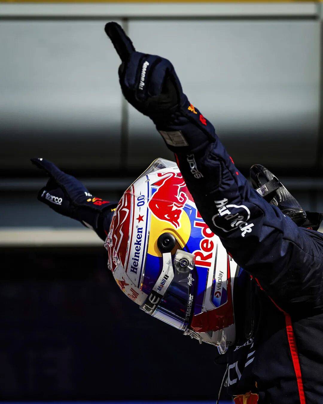 包含雷诺车队逆转索伯车队，诺里斯状态火热的词条