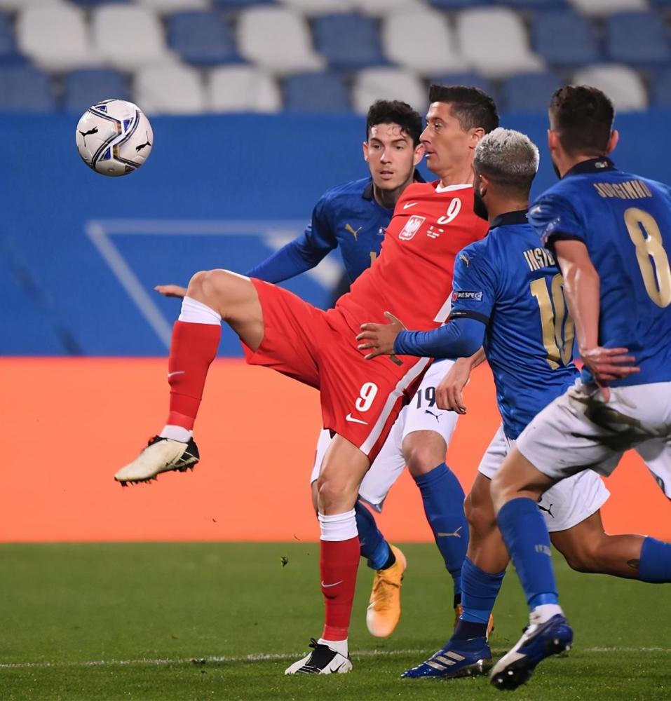 英格兰队碾压波兰队，波尔带队取胜