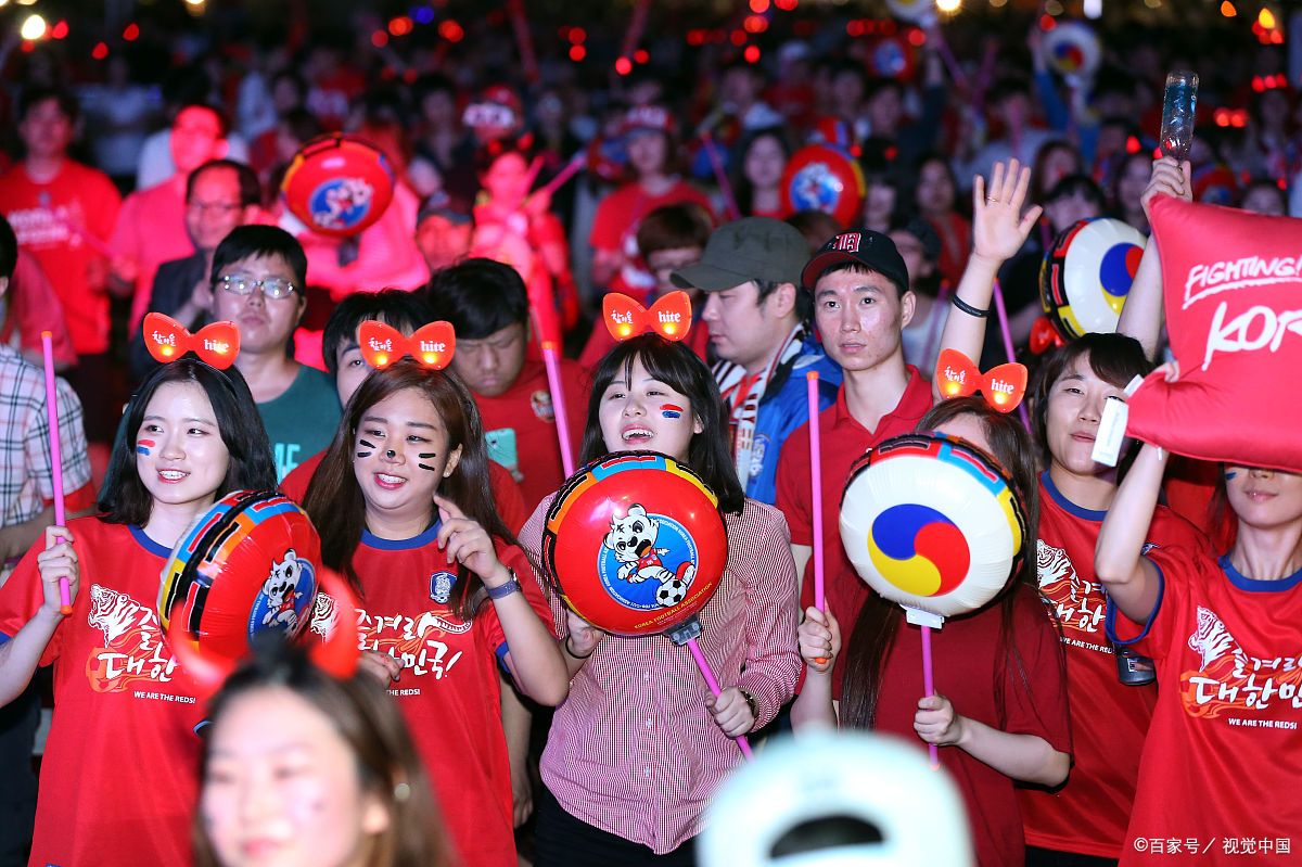 里昂球迷呼吁对阵支持，主场气氛激昂