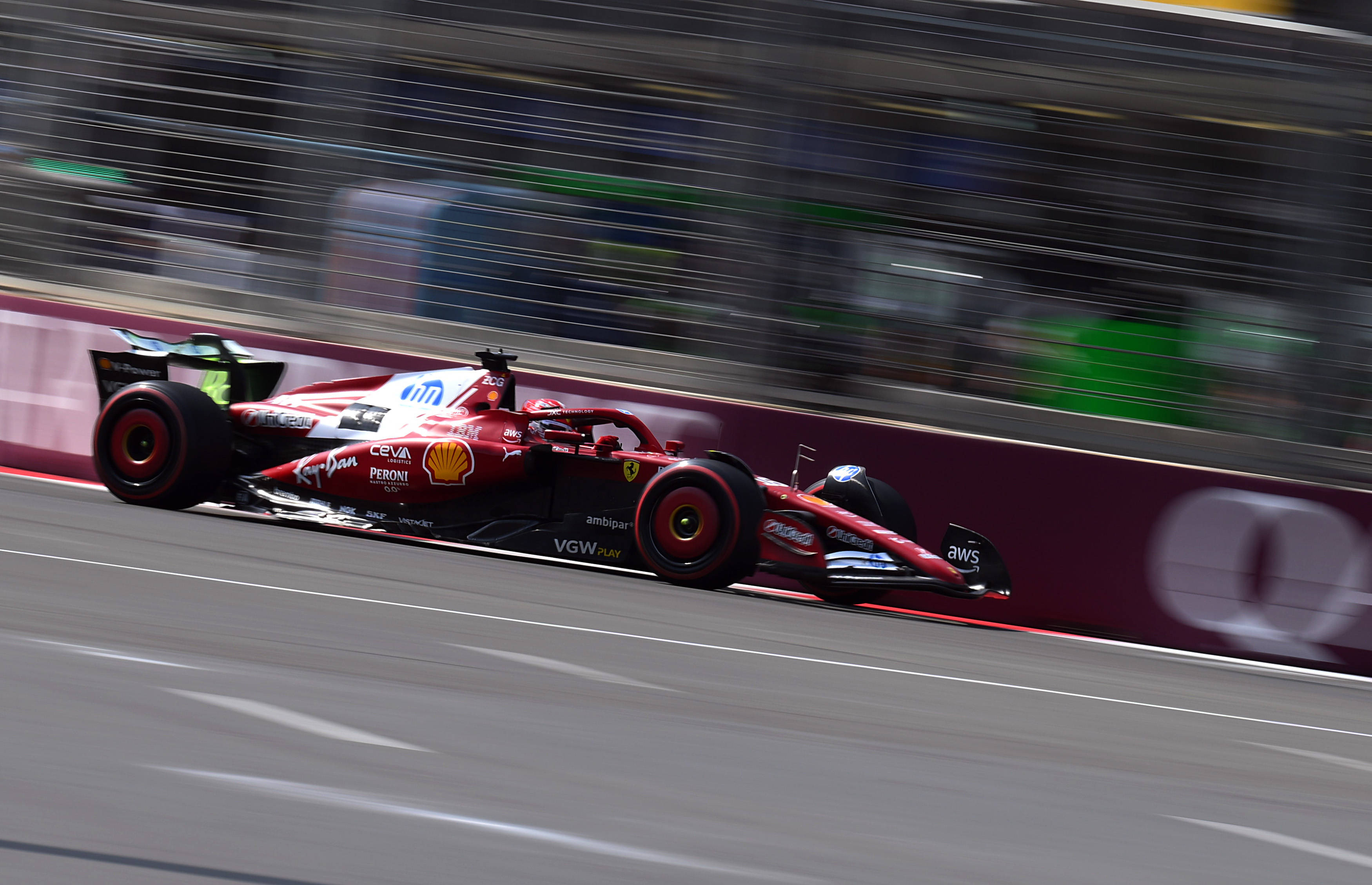 迈凯伦逆转威廉姆斯，皮亚斯特里点燃赛场