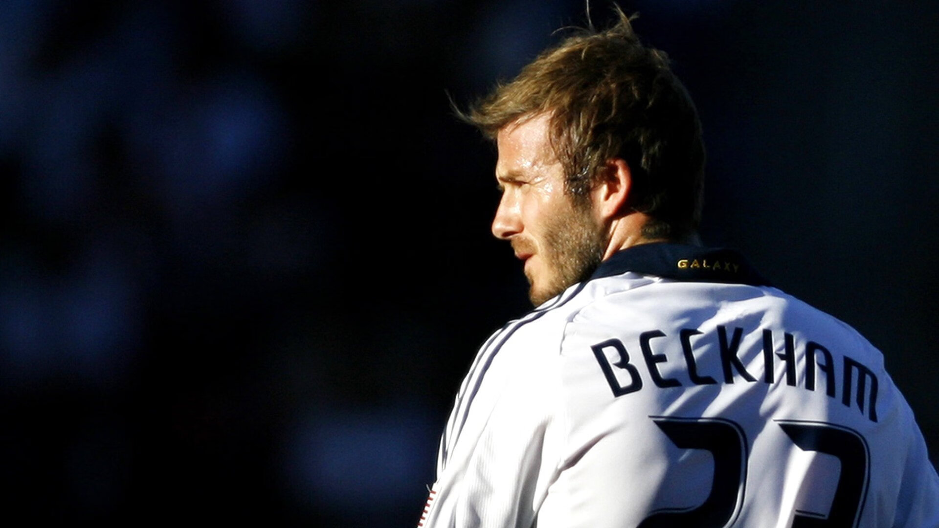 征服裁判席与对手席,马克西黄蜂对阵广厦赛后评分拉满背后