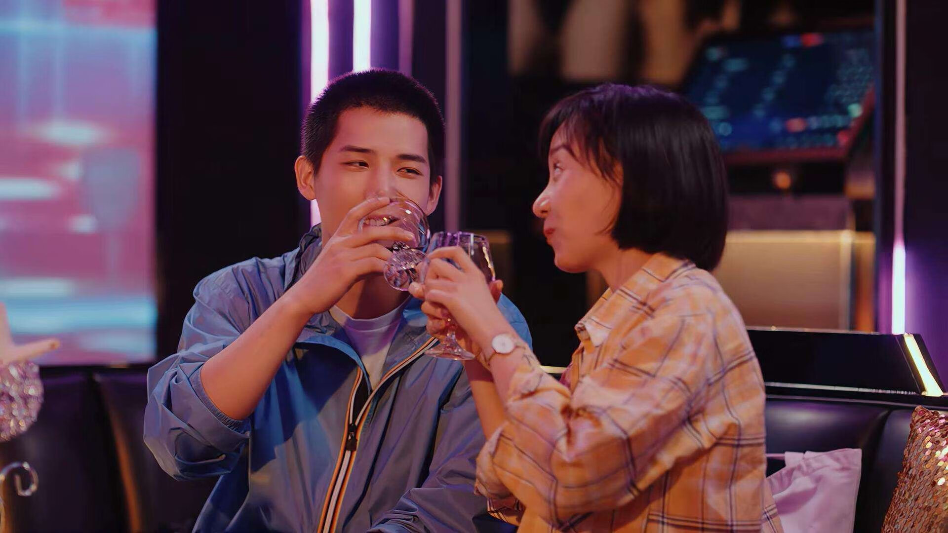 发动机轰鸣与倒计时，当F1街道赛遇见莫兰特的决胜时刻